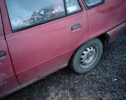 Красный Опель Кадет, объемом двигателя 1.4 л и пробегом 2 тыс. км за 1000 $, фото 3 на Automoto.ua