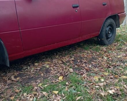 Красный Опель Кадет, объемом двигателя 1.3 л и пробегом 280 тыс. км за 750 $, фото 2 на Automoto.ua