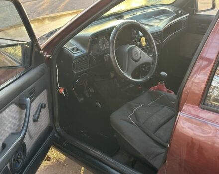 Красный Опель Кадет, объемом двигателя 1.4 л и пробегом 300 тыс. км за 786 $, фото 6 на Automoto.ua