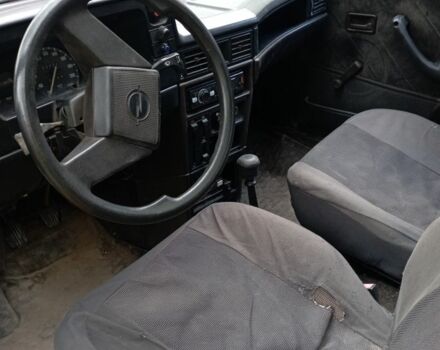 Красный Опель Кадет, объемом двигателя 1.3 л и пробегом 280 тыс. км за 750 $, фото 3 на Automoto.ua