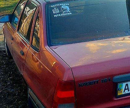 Красный Опель Кадет, объемом двигателя 1.6 л и пробегом 0 тыс. км за 700 $, фото 3 на Automoto.ua