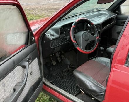 Красный Опель Кадет, объемом двигателя 1.4 л и пробегом 350 тыс. км за 900 $, фото 5 на Automoto.ua