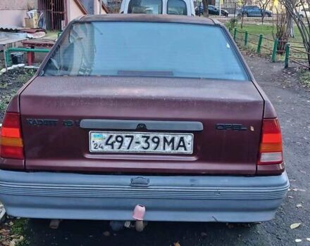 Красный Опель Кадет, объемом двигателя 1.6 л и пробегом 340 тыс. км за 1416 $, фото 1 на Automoto.ua