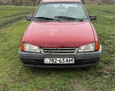 Красный Опель Кадет, объемом двигателя 1.4 л и пробегом 350 тыс. км за 900 $, фото 1 на Automoto.ua