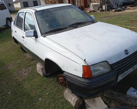 Красный Опель Кадет, объемом двигателя 1.6 л и пробегом 2 тыс. км за 600 $, фото 5 на Automoto.ua