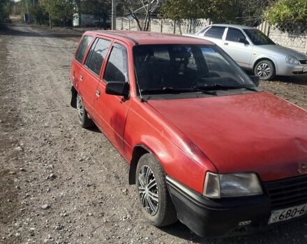 Красный Опель Кадет, объемом двигателя 1.4 л и пробегом 88 тыс. км за 465 $, фото 1 на Automoto.ua