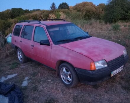 Красный Опель Кадет, объемом двигателя 1.3 л и пробегом 1000 тыс. км за 639 $, фото 3 на Automoto.ua