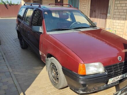 Опель Кадет 1986 в Полонном на Automoto.ua Красный Опель Кадет, объемом двигателя 0 л и пробегом 900 тыс. км за 800 $, фото 1 на Automoto.ua