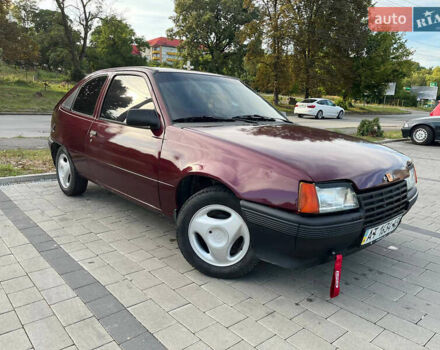 Красный Опель Кадет, объемом двигателя 1.6 л и пробегом 300 тыс. км за 950 $, фото 1 на Automoto.ua
