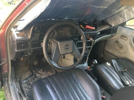 Красный Опель Кадет, объемом двигателя 1.6 л и пробегом 145 тыс. км за 639 $, фото 1 на Automoto.ua