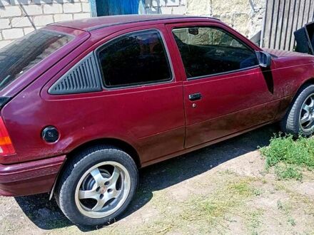 Красный Опель Кадет, объемом двигателя 1.3 л и пробегом 120 тыс. км за 750 $, фото 1 на Automoto.ua