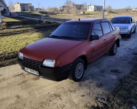 Красный Опель Кадет, объемом двигателя 1.3 л и пробегом 250 тыс. км за 850 $, фото 1 на Automoto.ua