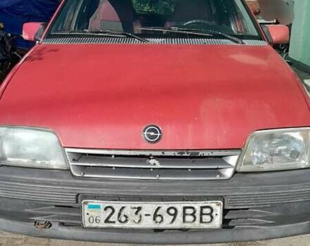 Красный Опель Кадет, объемом двигателя 1.3 л и пробегом 245 тыс. км за 500 $, фото 1 на Automoto.ua