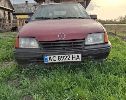 Красный Опель Кадет, объемом двигателя 1.4 л и пробегом 100 тыс. км за 364 $, фото 1 на Automoto.ua