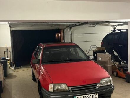 Красный Опель Кадет, объемом двигателя 1.4 л и пробегом 200 тыс. км за 589 $, фото 1 на Automoto.ua