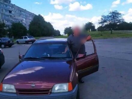 Опель Кадет 1991 у Лозовой на Automoto.ua Червоний Опель Кадет, об'ємом двигуна 1.6 л та пробігом 110 тис. км за 800 $, фото 1 на Automoto.ua