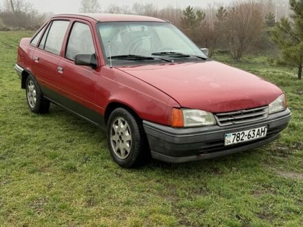 Красный Опель Кадет, объемом двигателя 1.4 л и пробегом 350 тыс. км за 900 $, фото 1 на Automoto.ua