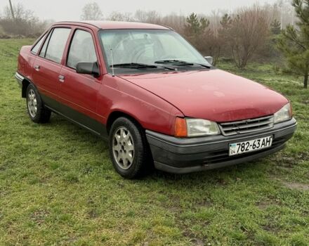 Красный Опель Кадет, объемом двигателя 1.4 л и пробегом 350 тыс. км за 900 $, фото 1 на Automoto.ua