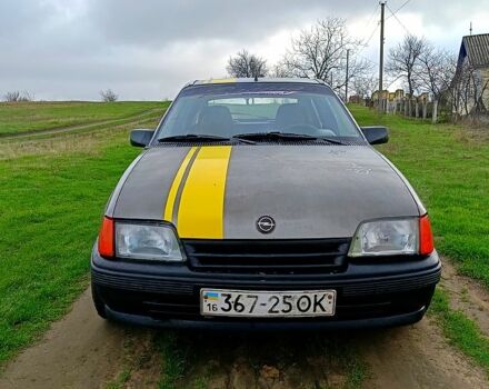 Опель Кадет, объемом двигателя 1.5 л и пробегом 200 тыс. км за 1100 $, фото 2 на Automoto.ua