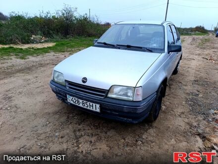 Опель Кадет, объемом двигателя 1.6 л и пробегом 100 тыс. км за 1000 $, фото 1 на Automoto.ua