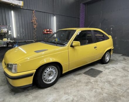 Жовтий Опель Кадет, об'ємом двигуна 1.6 л та пробігом 300 тис. км за 1400 $, фото 3 на Automoto.ua