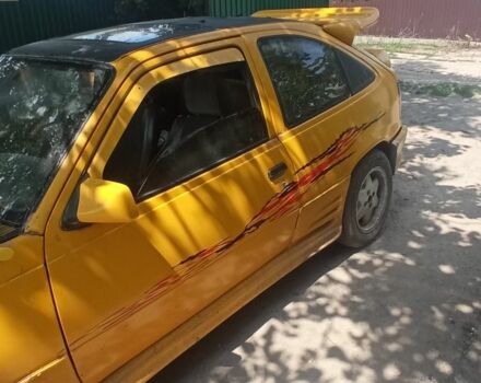 Желтый Опель Кадет, объемом двигателя 2 л и пробегом 300 тыс. км за 699 $, фото 3 на Automoto.ua