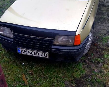 Желтый Опель Кадет, объемом двигателя 1.3 л и пробегом 0 тыс. км за 1300 $, фото 1 на Automoto.ua