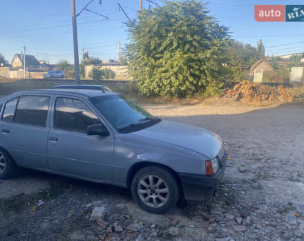 Серый Опель Кадет, объемом двигателя 1.6 л и пробегом 300 тыс. км за 700 $, фото 1 на Automoto.ua