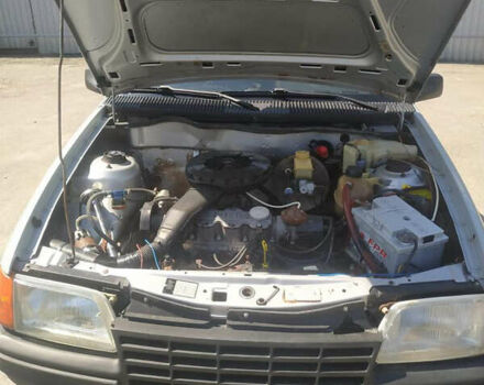 Сірий Опель Кадет, об'ємом двигуна 1.3 л та пробігом 100 тис. км за 1800 $, фото 8 на Automoto.ua