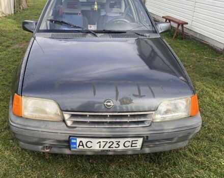 Серый Опель Кадет, объемом двигателя 1.6 л и пробегом 235 тыс. км за 1100 $, фото 3 на Automoto.ua