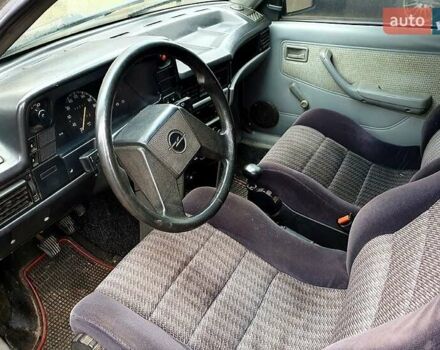 Серый Опель Кадет, объемом двигателя 1.4 л и пробегом 100 тыс. км за 1300 $, фото 2 на Automoto.ua