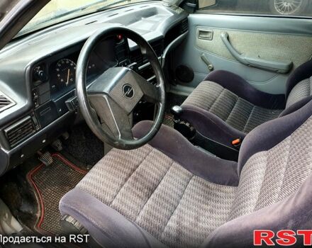 Серый Опель Кадет, объемом двигателя 1.4 л и пробегом 0 тыс. км за 1300 $, фото 3 на Automoto.ua