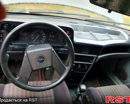 Серый Опель Кадет, объемом двигателя 1.4 л и пробегом 0 тыс. км за 1300 $, фото 2 на Automoto.ua