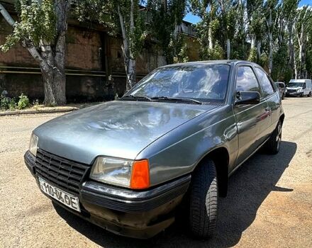 Серый Опель Кадет, объемом двигателя 1.6 л и пробегом 250 тыс. км за 1200 $, фото 2 на Automoto.ua