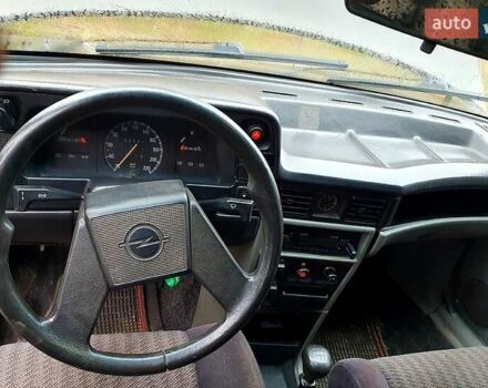 Серый Опель Кадет, объемом двигателя 1.4 л и пробегом 100 тыс. км за 1300 $, фото 1 на Automoto.ua