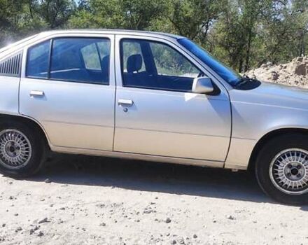 Сірий Опель Кадет, об'ємом двигуна 1.3 л та пробігом 170 тис. км за 1200 $, фото 1 на Automoto.ua