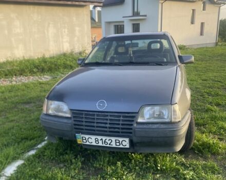 Серый Опель Кадет, объемом двигателя 1.3 л и пробегом 120 тыс. км за 750 $, фото 1 на Automoto.ua