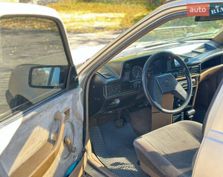 Серый Опель Кадет, объемом двигателя 0 л и пробегом 200 тыс. км за 1400 $, фото 4 на Automoto.ua