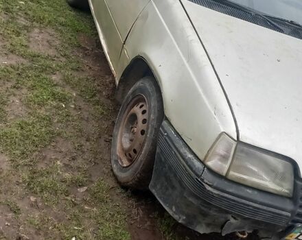 Серый Опель Кадет, объемом двигателя 1.3 л и пробегом 838 тыс. км за 450 $, фото 2 на Automoto.ua