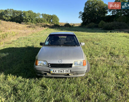 Серый Опель Кадет, объемом двигателя 1.3 л и пробегом 150 тыс. км за 1400 $, фото 4 на Automoto.ua