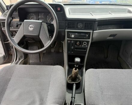 Серый Опель Кадет, объемом двигателя 1.3 л и пробегом 135 тыс. км за 1300 $, фото 10 на Automoto.ua