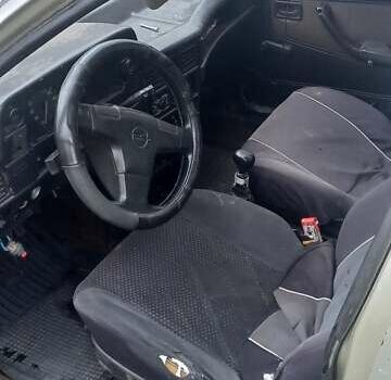 Сірий Опель Кадет, об'ємом двигуна 1.3 л та пробігом 838 тис. км за 450 $, фото 3 на Automoto.ua
