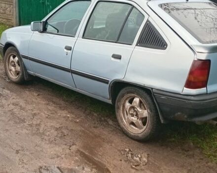 Серый Опель Кадет, объемом двигателя 1.4 л и пробегом 400 тыс. км за 1100 $, фото 1 на Automoto.ua