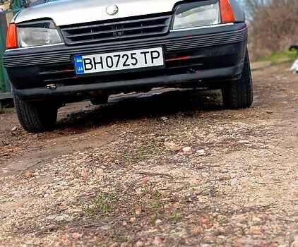 Серый Опель Кадет, объемом двигателя 1.7 л и пробегом 0 тыс. км за 550 $, фото 1 на Automoto.ua