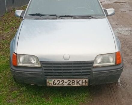 Серый Опель Кадет, объемом двигателя 1.4 л и пробегом 400 тыс. км за 1100 $, фото 2 на Automoto.ua