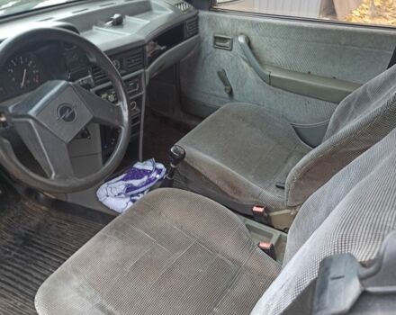 Серый Опель Кадет, объемом двигателя 0 л и пробегом 100 тыс. км за 720 $, фото 4 на Automoto.ua