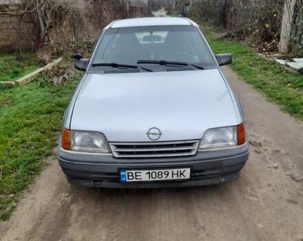 Серый Опель Кадет, объемом двигателя 1.6 л и пробегом 400 тыс. км за 1600 $, фото 1 на Automoto.ua