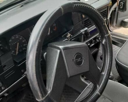 Серый Опель Кадет, объемом двигателя 1.6 л и пробегом 400 тыс. км за 1600 $, фото 4 на Automoto.ua