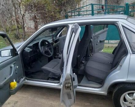 Серый Опель Кадет, объемом двигателя 1.6 л и пробегом 400 тыс. км за 1600 $, фото 6 на Automoto.ua