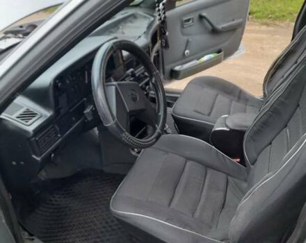 Серый Опель Кадет, объемом двигателя 1.6 л и пробегом 400 тыс. км за 1600 $, фото 5 на Automoto.ua